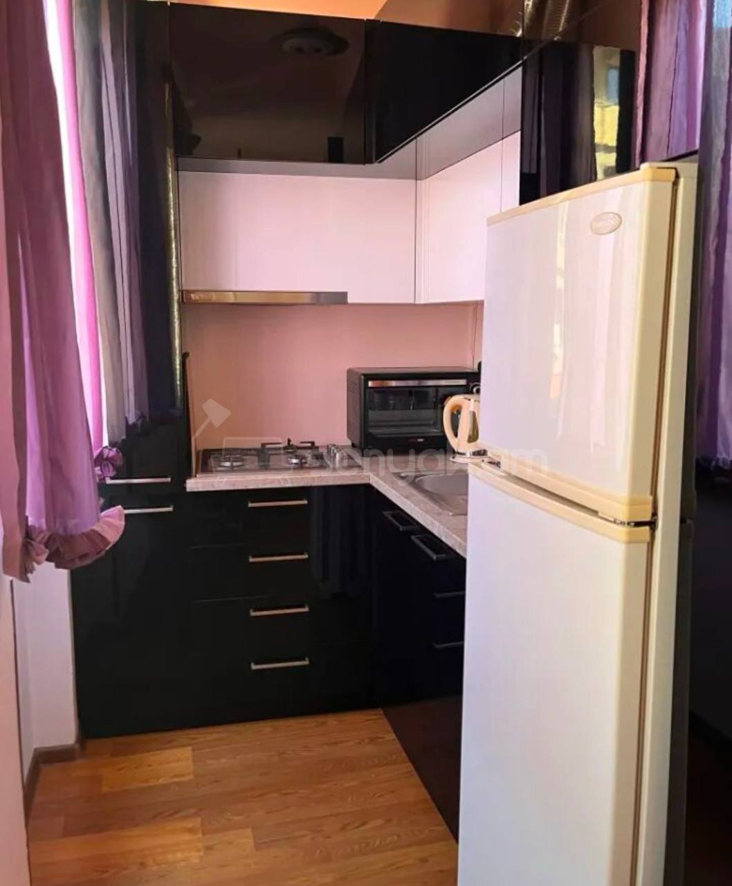 2 Սենյականոց Բնակարան Քարե Շենքում, 40քմ, 3/5 հարկ, Նորմալ Վիճակում, Կահավորված