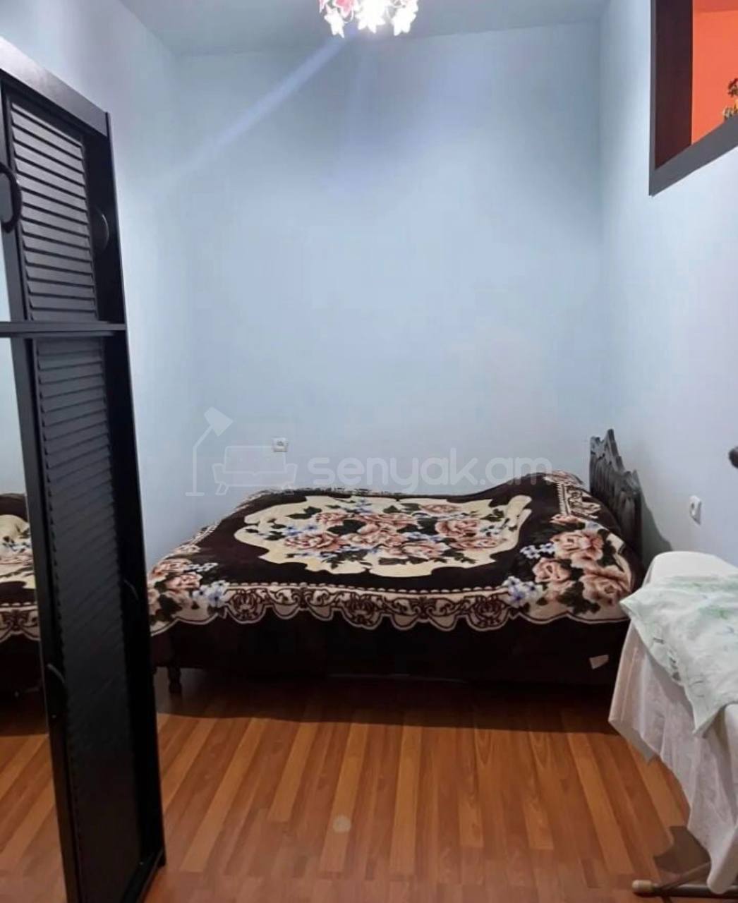 2 Սենյականոց Բնակարան Քարե Շենքում, 40քմ, 3/5 հարկ, Նորմալ Վիճակում, Կահավորված