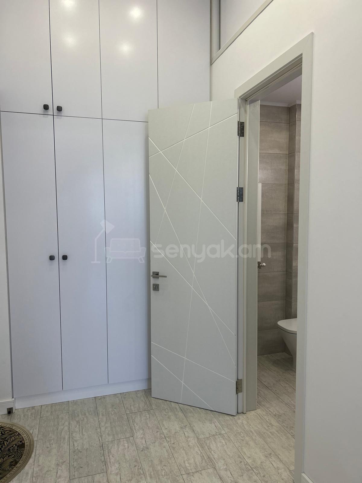 3 Սենյականոց Բնակարան Քարե Շենքում, 86քմ, 4/6 հարկ, Դիզայներական Վերանորոգված, Կահավորված