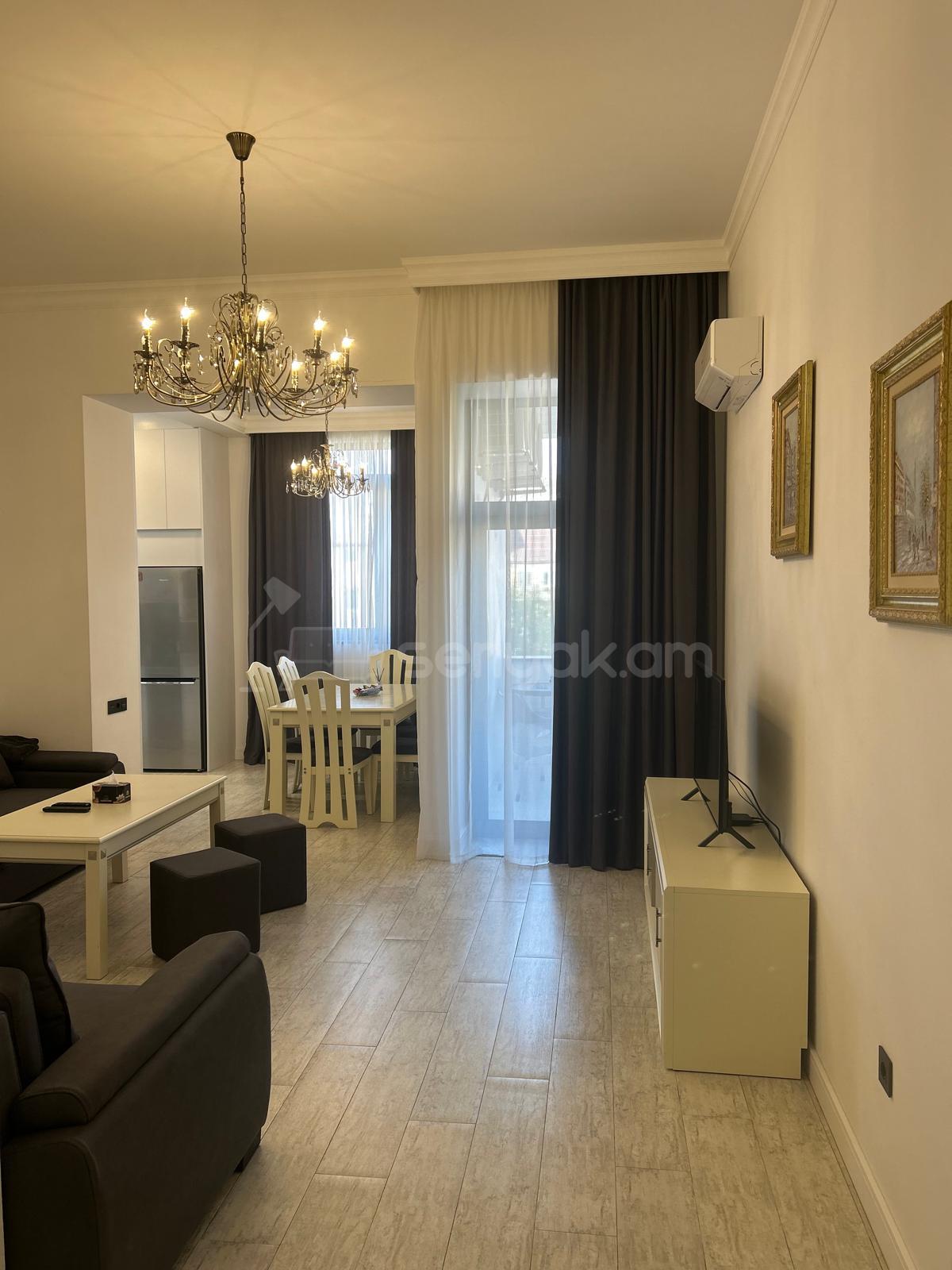 3 Սենյականոց Բնակարան Քարե Շենքում, 86քմ, 4/6 հարկ, Դիզայներական Վերանորոգված, Կահավորված