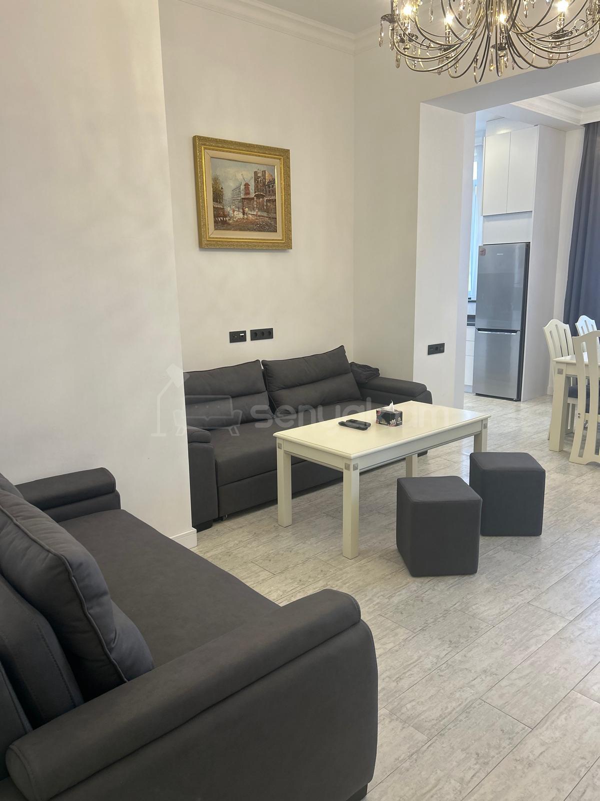 3 Սենյականոց Բնակարան Քարե Շենքում, 86քմ, 4/6 հարկ, Դիզայներական Վերանորոգված, Կահավորված