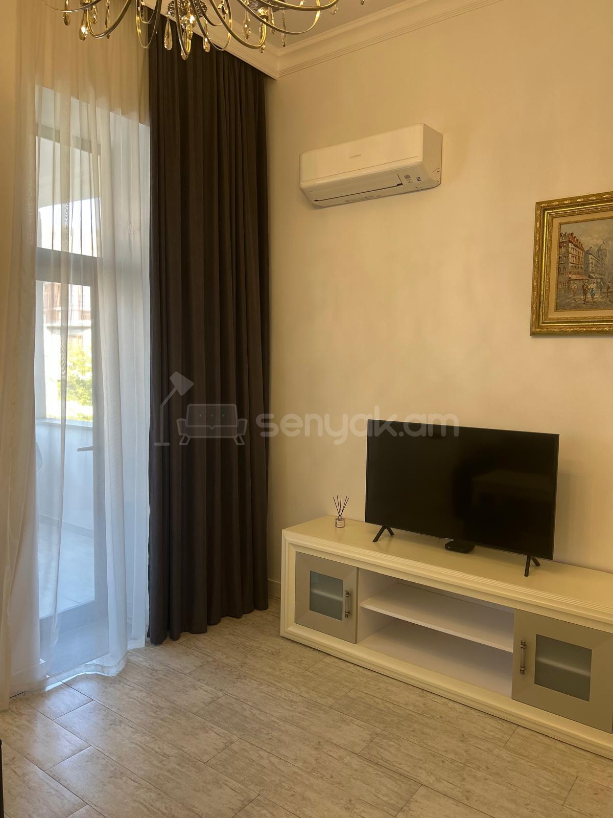 3 Սենյականոց Բնակարան Քարե Շենքում, 86քմ, 4/6 հարկ, Դիզայներական Վերանորոգված, Կահավորված