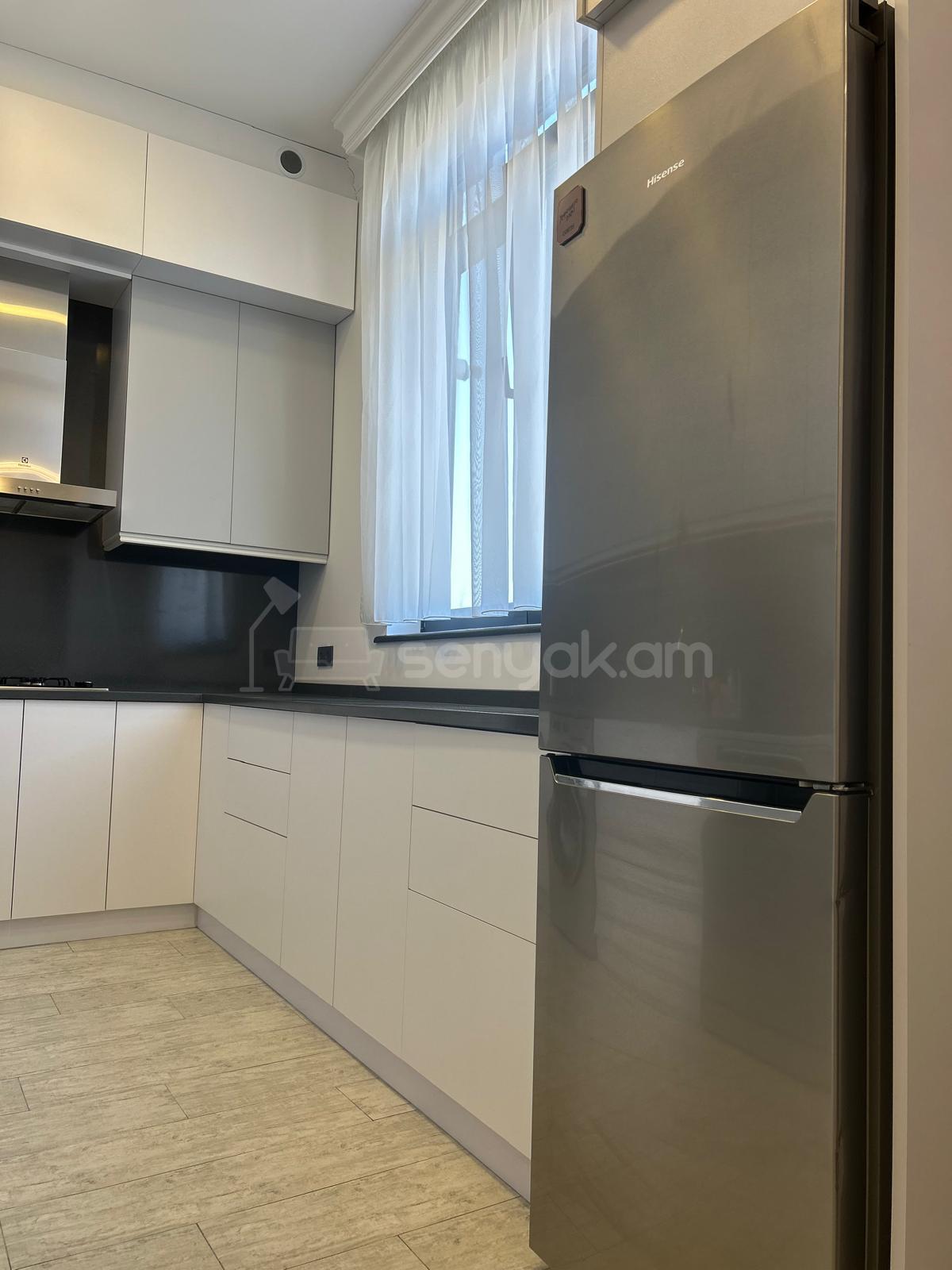 3 Սենյականոց Բնակարան Քարե Շենքում, 86քմ, 4/6 հարկ, Դիզայներական Վերանորոգված, Կահավորված