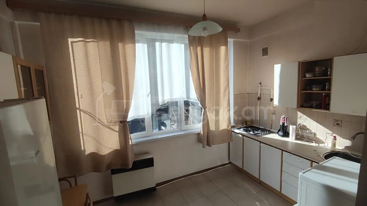 2 Սենյականոց Բնակարան Քարե Շենքում, 45քմ, 2/5 հարկ, Նորմալ Վիճակում