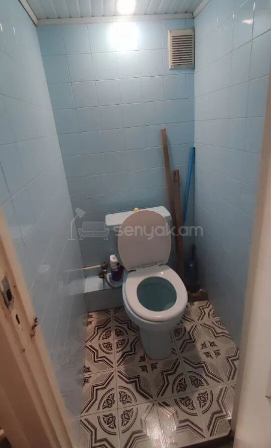 1 Սենյականոց Բնակարան Քարե Շենքում, 45քմ, 2/5 հարկ, Նորմալ Վիճակում