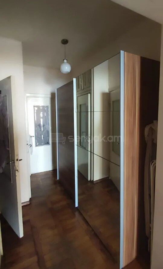 1 Սենյականոց Բնակարան Քարե Շենքում, 45քմ, 2/5 հարկ, Նորմալ Վիճակում