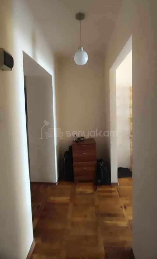 1 Սենյականոց Բնակարան Քարե Շենքում, 45քմ, 2/5 հարկ, Նորմալ Վիճակում