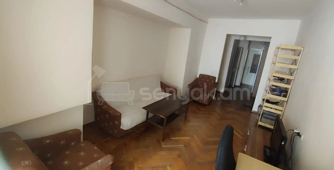 1 Սենյականոց Բնակարան Քարե Շենքում, 45քմ, 2/5 հարկ, Նորմալ Վիճակում