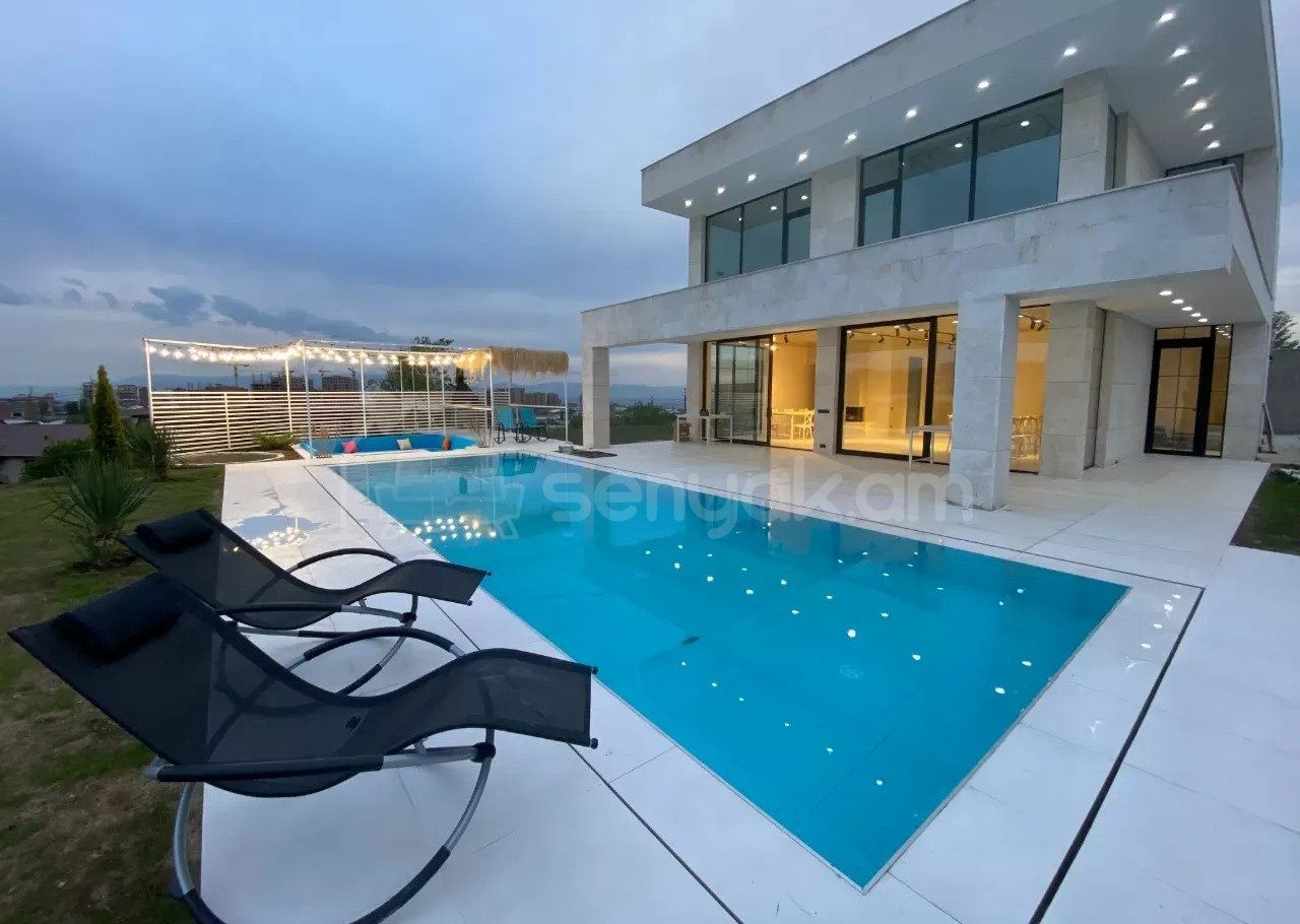 5 Սենյականոց Շքեղ Առանձնատուն, 450քմ, Կահավորված, Լողավազանով