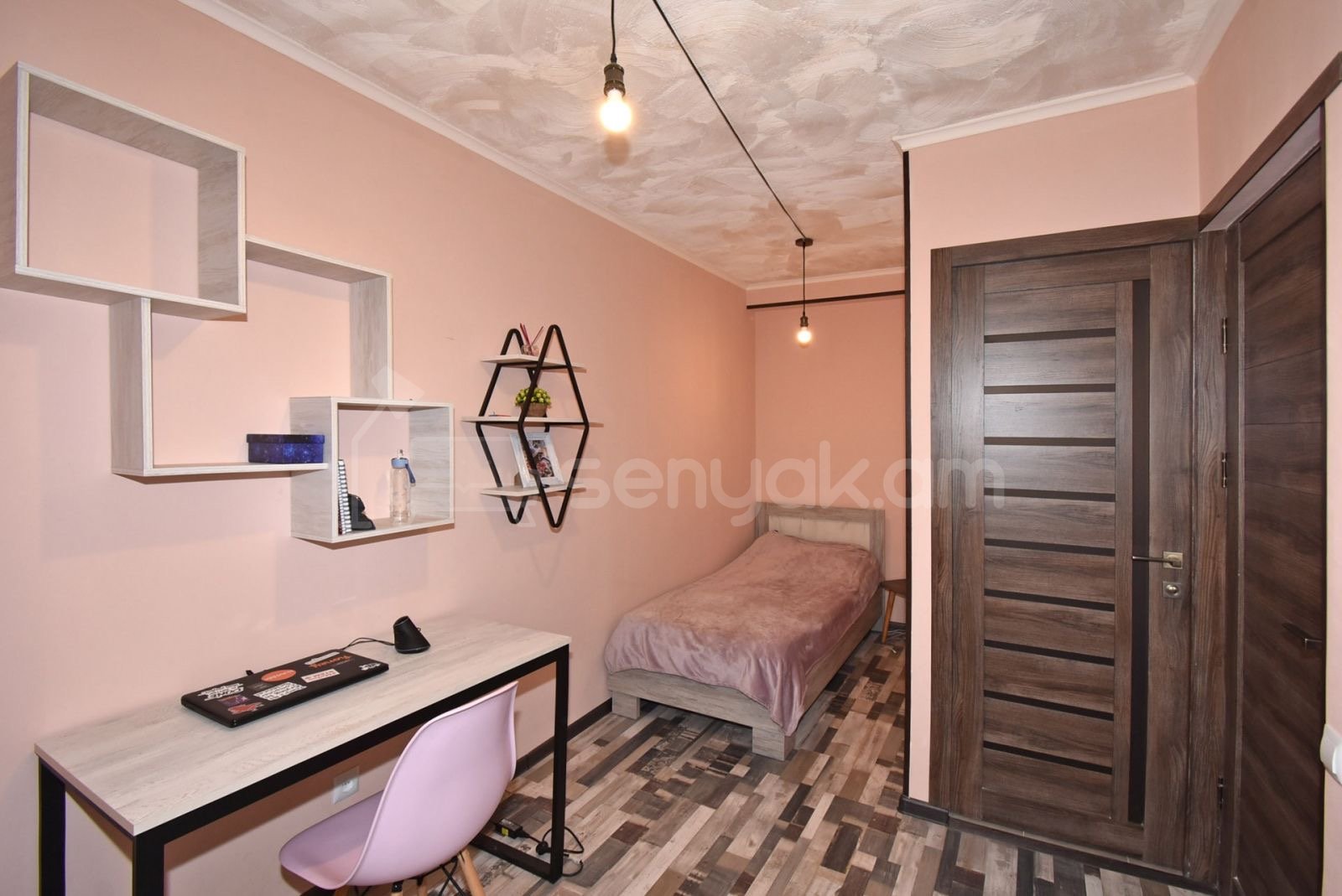 1 Սենյականոց Բնակարան Նորակառույց Քարե Շենքում, 25քմ, 2/4 հարկ, Կապիտալ Վերանորոգված, Կահավորված, Արևկող