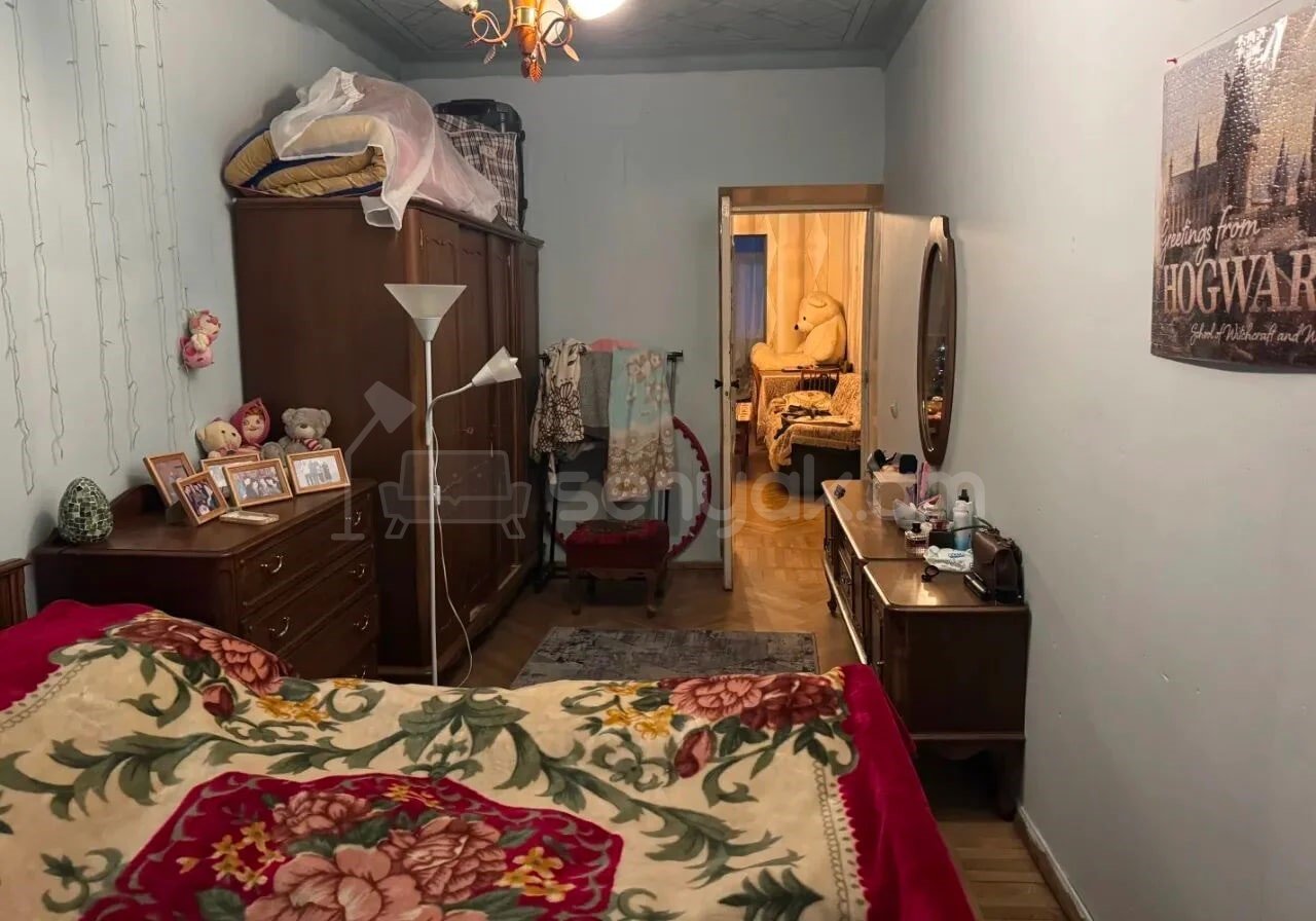 3 Սենյականոց Բնակարան Քարե Շենքում, 70քմ, 5/5 հարկ, Նորմալ Վիճակում