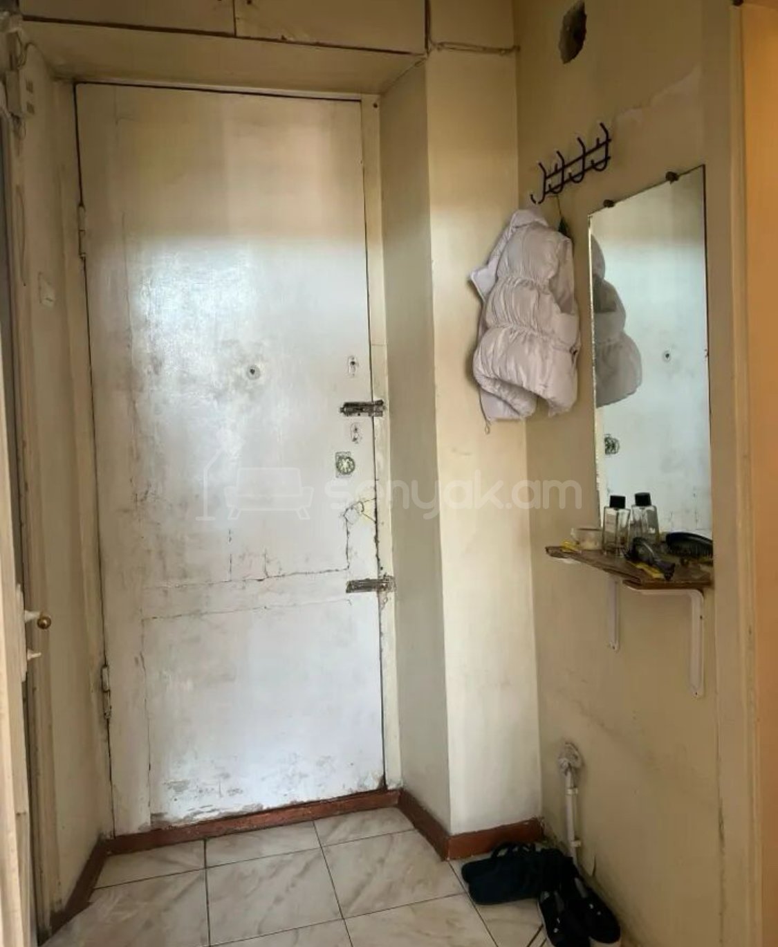 2 Սենյականոց Բնակարան Քարե Շենքում, 42քմ, 3/5 հարկ, Կոսմետիկ Վերանորոգված