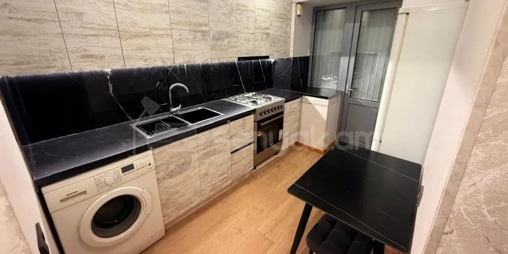 3 Սենյականոց Բնակարան Քարե Շենքում, 50քմ, 1/4 հարկ, Կապիտալ Վերանորոգված, Կահավորված, Արևկող