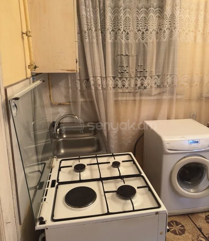 1 Սենյականոց Բնակարան Քարե Շենքում, 42քմ, 1/1 հարկ, Նորմալ Վիճակում, Կահավորված, Արևկող