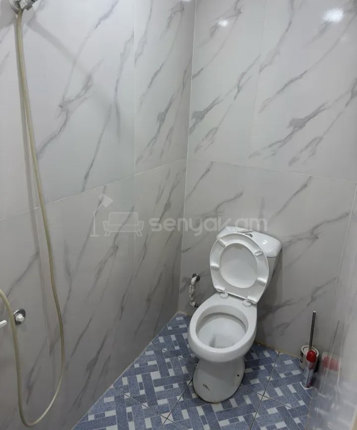 1 Սենյականոց Բնակարան Քարե Շենքում, 30քմ, 1/1 հարկ, Նորմալ Վիճակում, Կահավորված