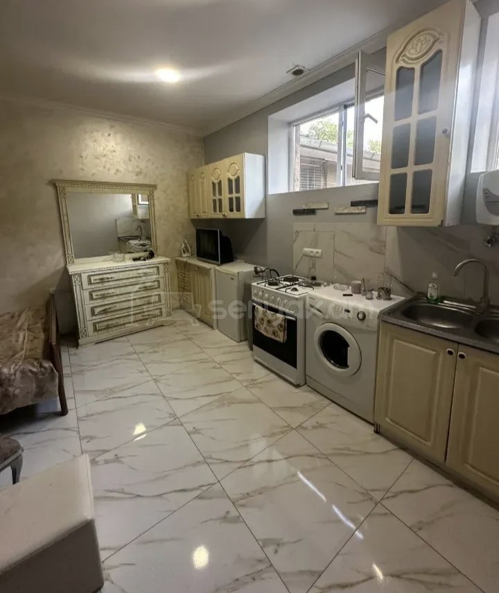 1 Սենյականոց Բնակարան Քարե Շենքում, 30քմ, 1/1 հարկ, Նորմալ Վիճակում, Կահավորված