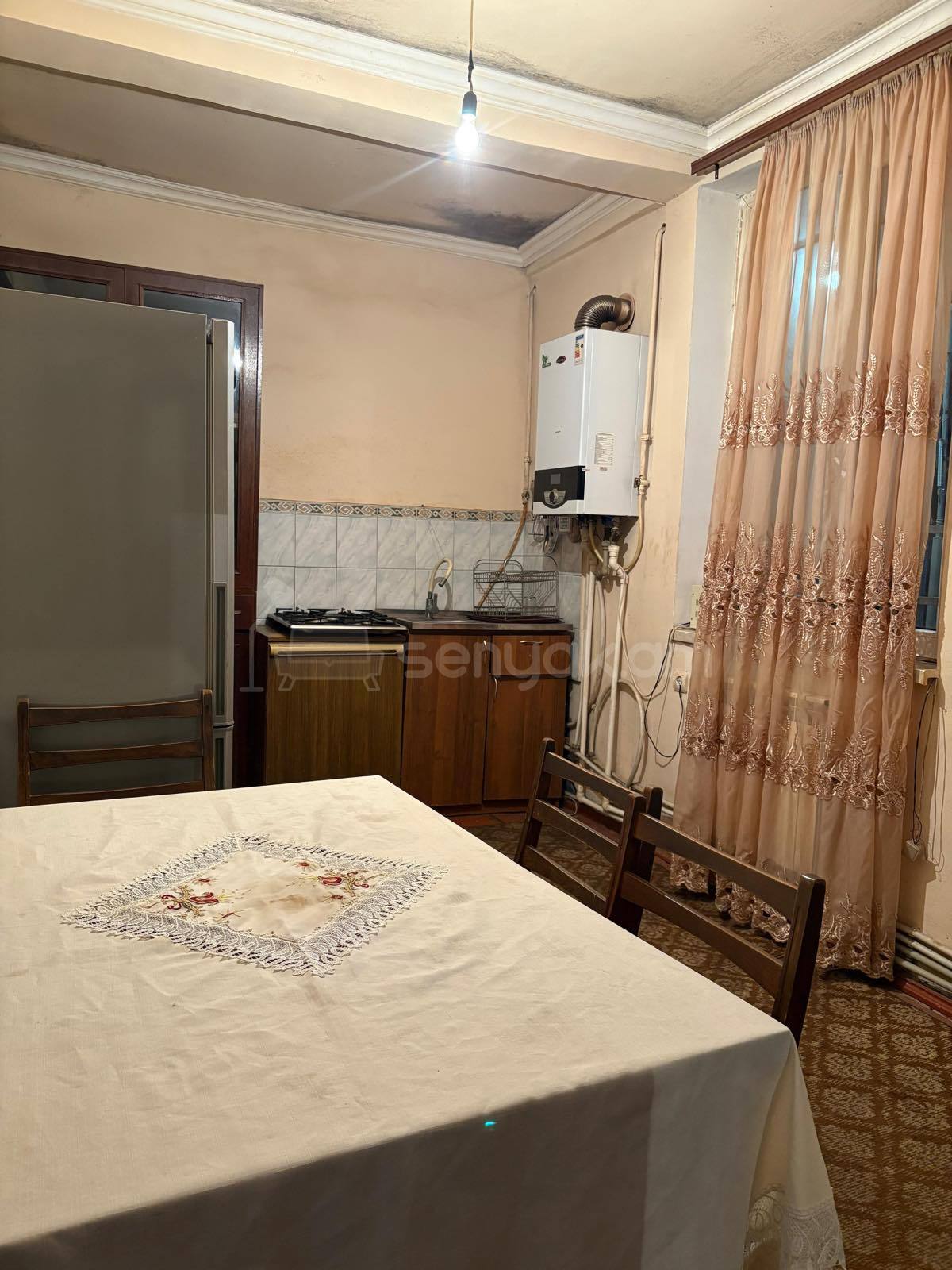 2 Սենյականոց Բնակարան Քարե Շենքում, 50քմ, 1/1 հարկ, Նորմալ Վիճակում, Կահավորված