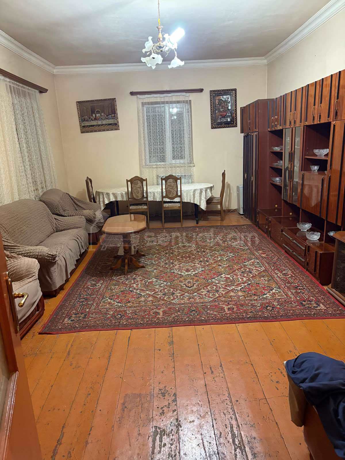 2 Սենյականոց Բնակարան Քարե Շենքում, 50քմ, 1/1 հարկ, Նորմալ Վիճակում, Կահավորված