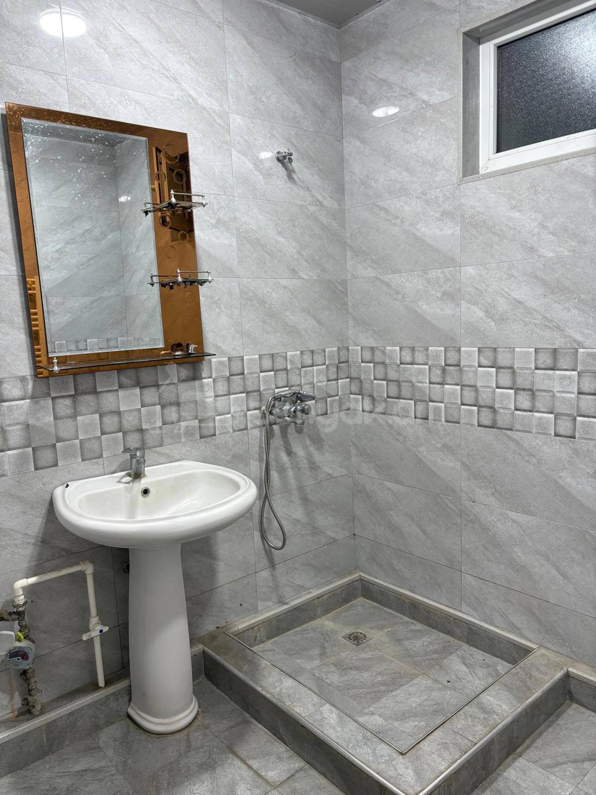 2 Սենյականոց Բնակարան Քարե Շենքում, 50քմ, 1/1 հարկ, Նորմալ Վիճակում, Կահավորված