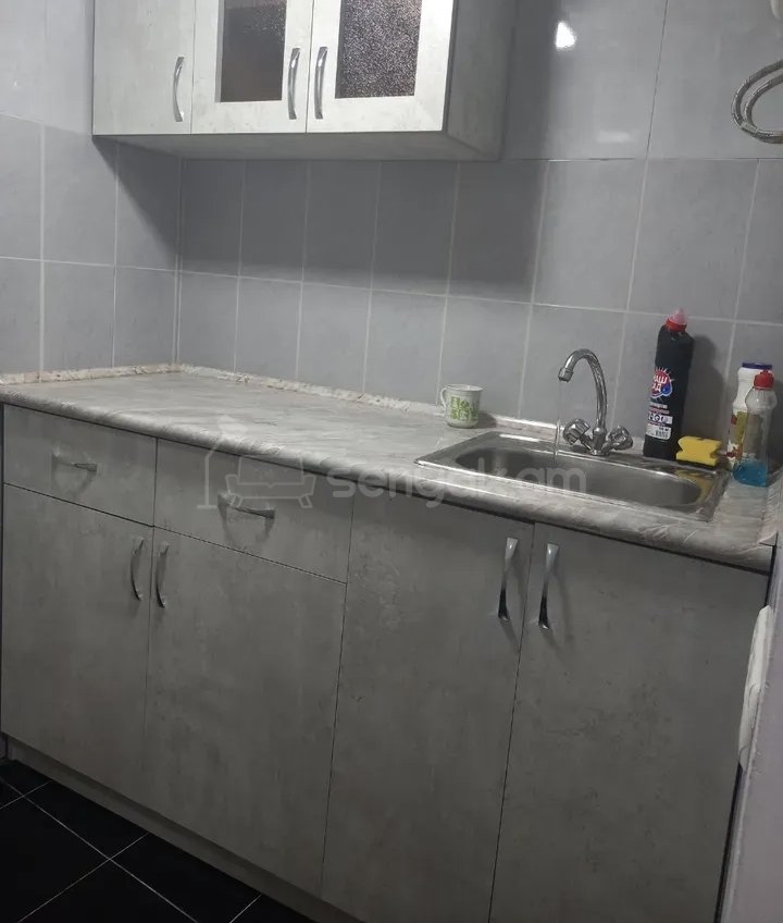 1 Սենյականոց Բնակարան Քարե Շենքում, 35քմ, 1/1 հարկ, Նորմալ Վիճակում, Կահավորված