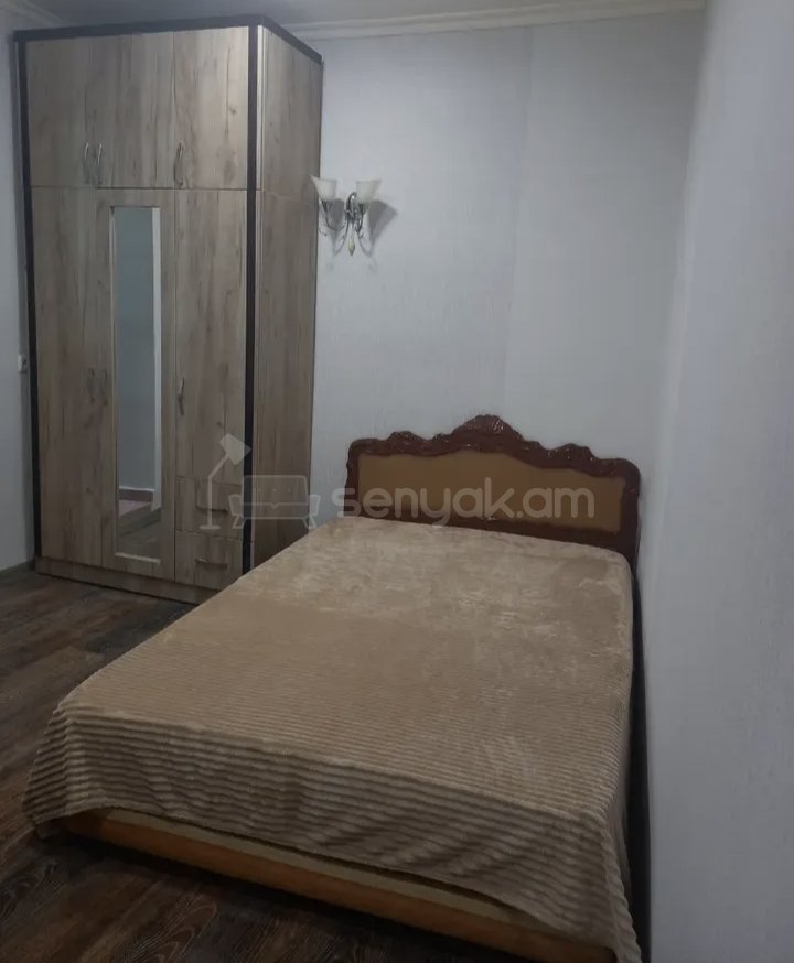 1 Սենյականոց Բնակարան Քարե Շենքում, 35քմ, 1/1 հարկ, Նորմալ Վիճակում, Կահավորված