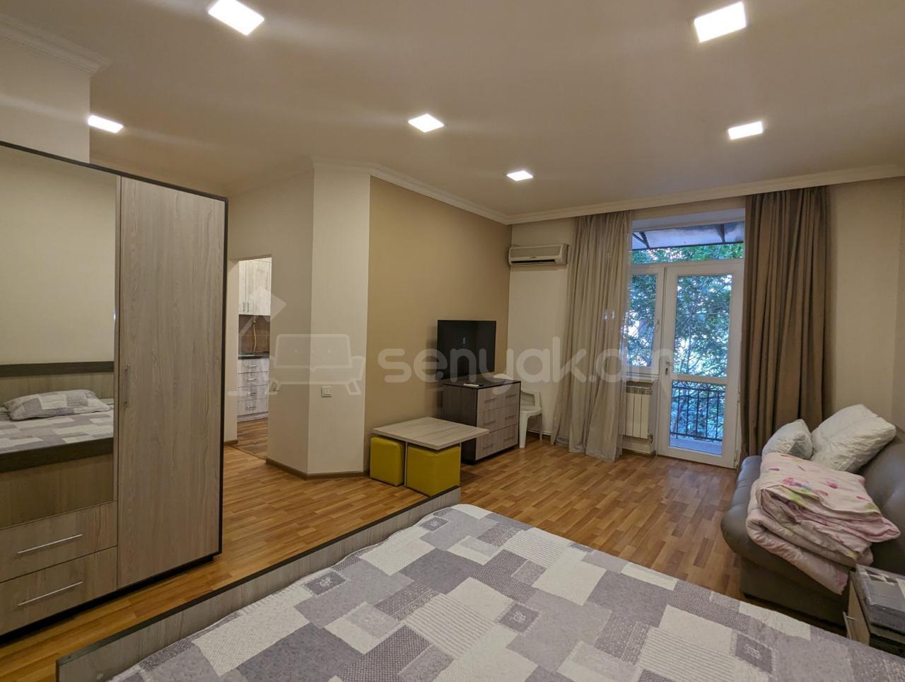 1 Սենյականոց Բնակարան Քարե Շենքում, 41քմ, 4/5 հարկ, Դիզայներական Վերանորոգված, Կահավորված, Արևկող