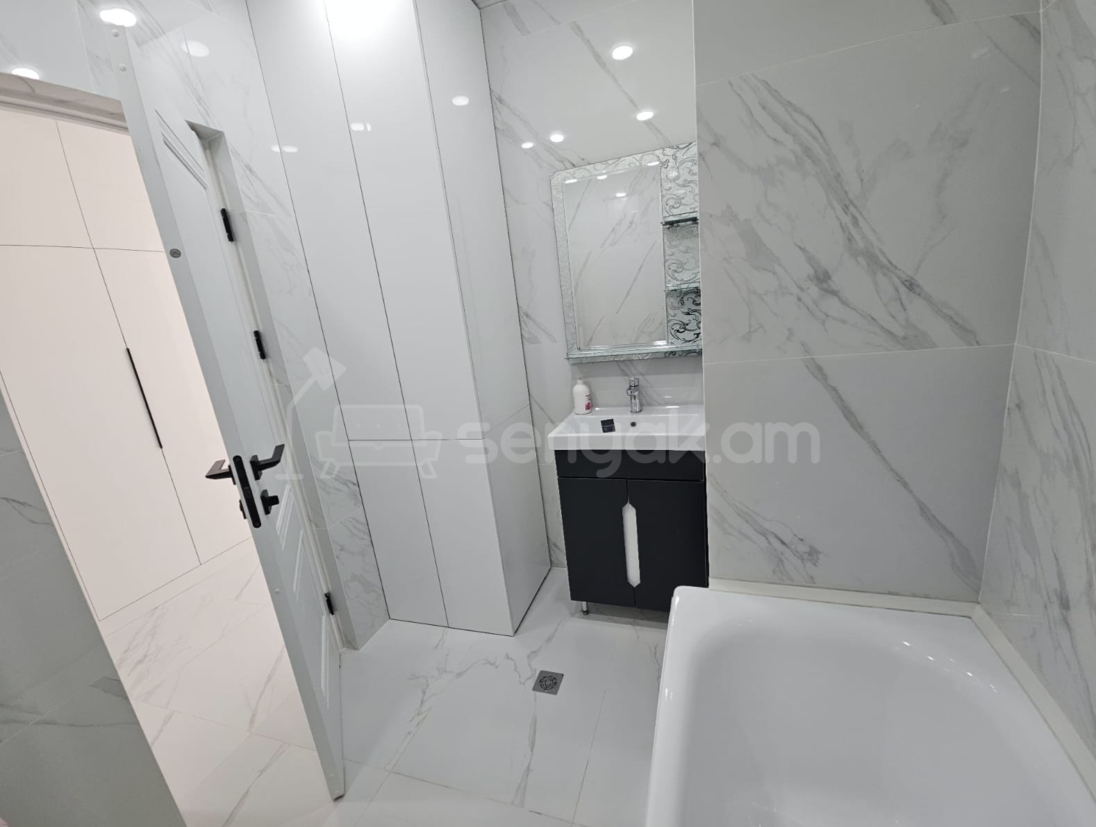 3 Սենյականոց Բնակարան Նորակառույցում, 77քմ, 3/14 հարկ, Դիզայներական Վերանորոգված