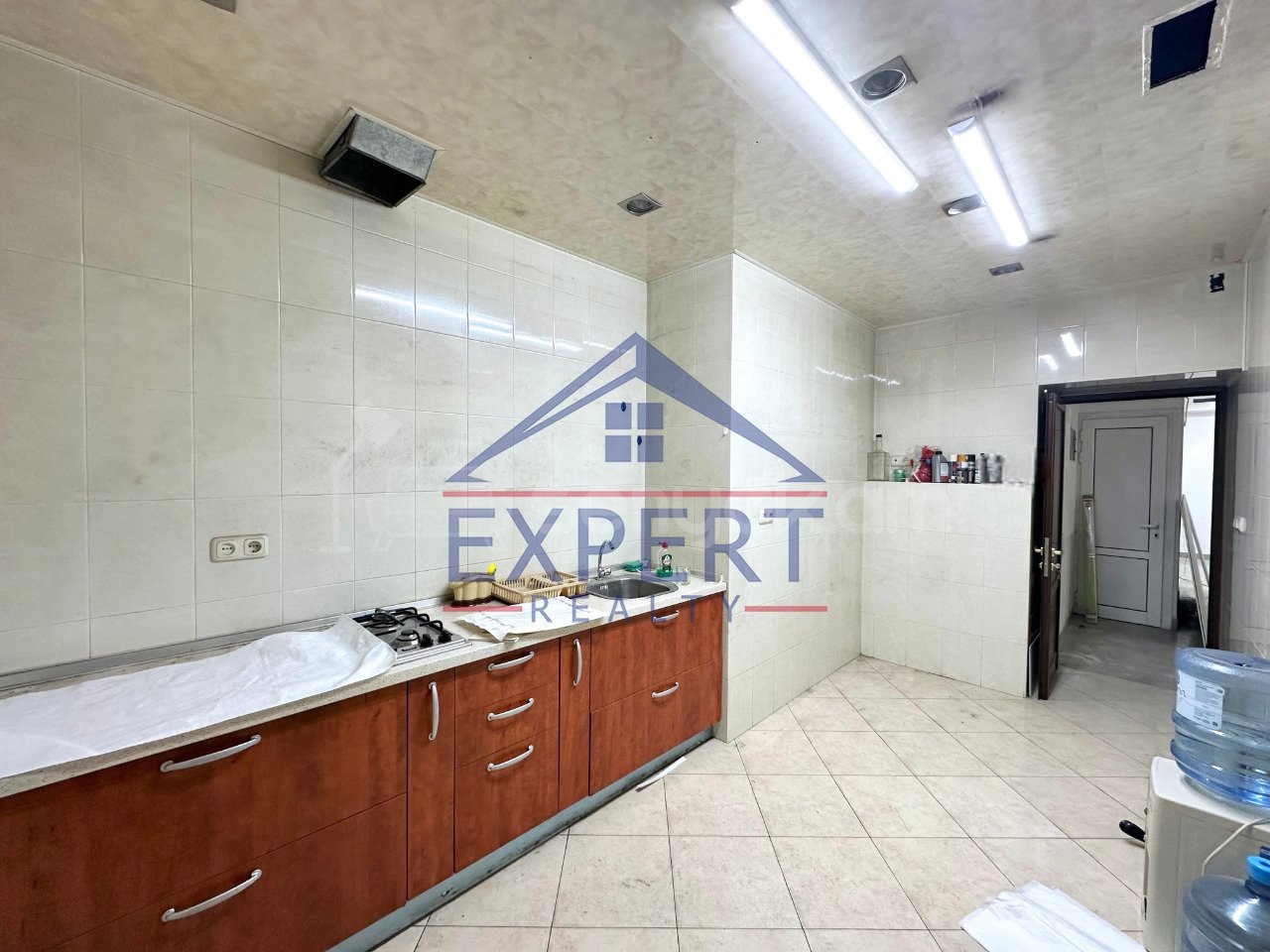 Առևտրի Տարածք, 97քմ, Կապիտալ Վերանորոգված