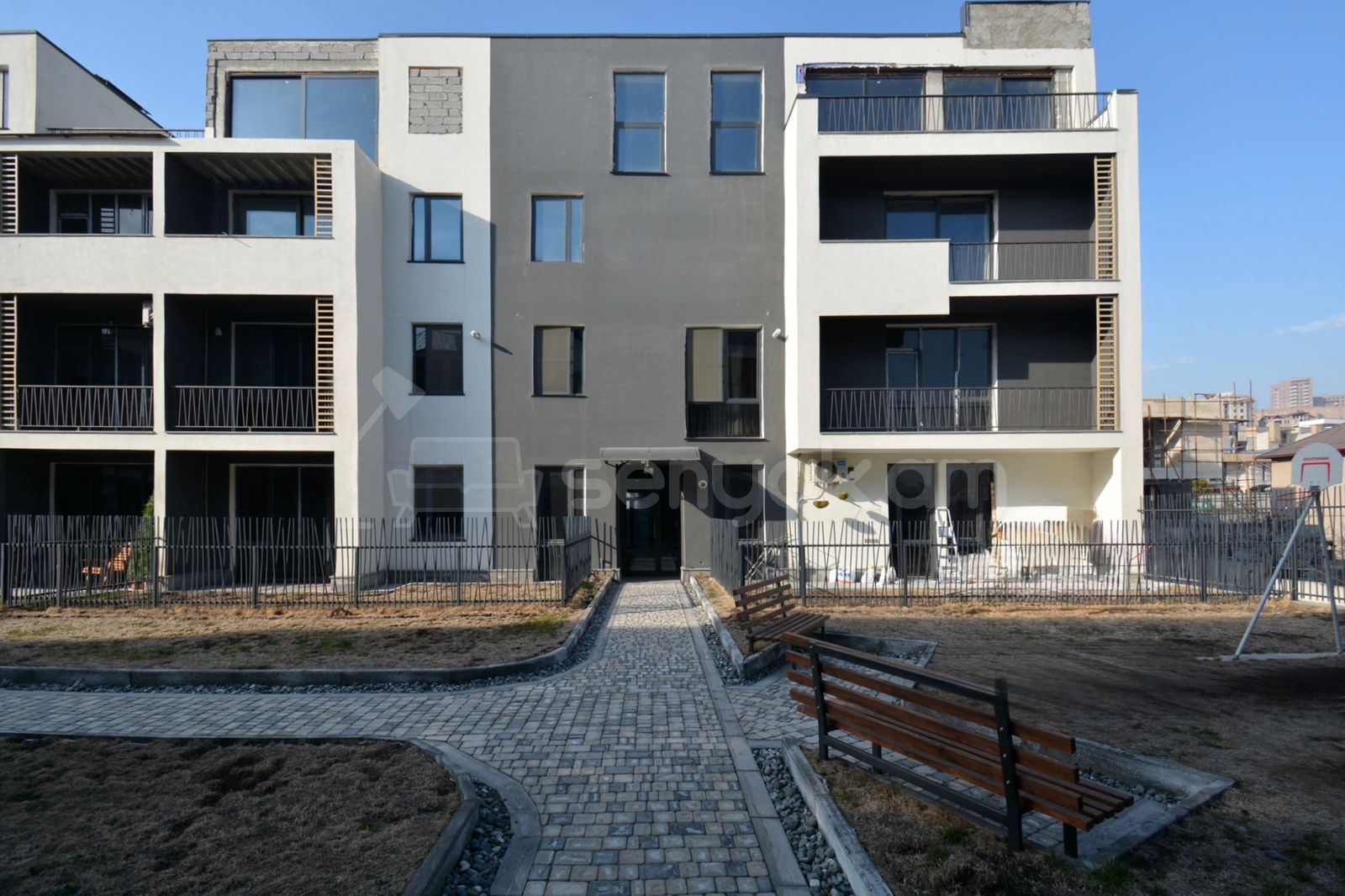 3 Սենյականոց Բնակարան Նորակառույցում, 97քմ, 2/4 հարկ, Զրոյական Վիճակում