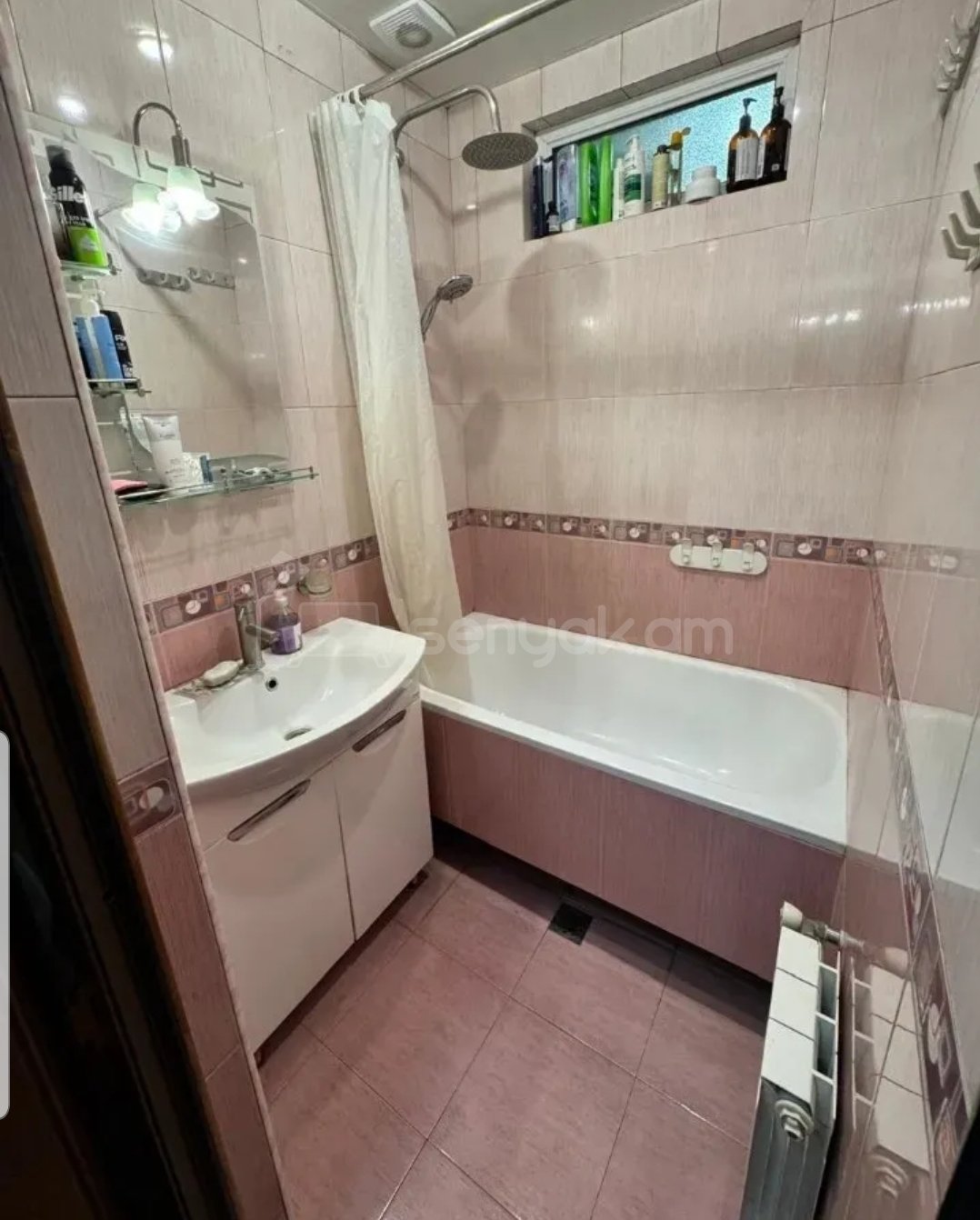 3 Սենյականոց Բնակարան Քարե Շենքում, 75քմ, 5/5 հարկ, Կապիտալ Վերանորոգված