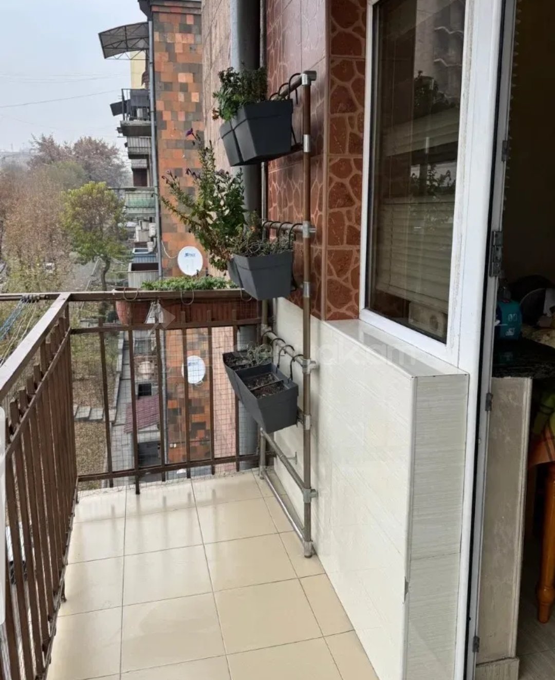 3 Սենյականոց Բնակարան Քարե Շենքում, 75քմ, 5/5 հարկ, Կապիտալ Վերանորոգված