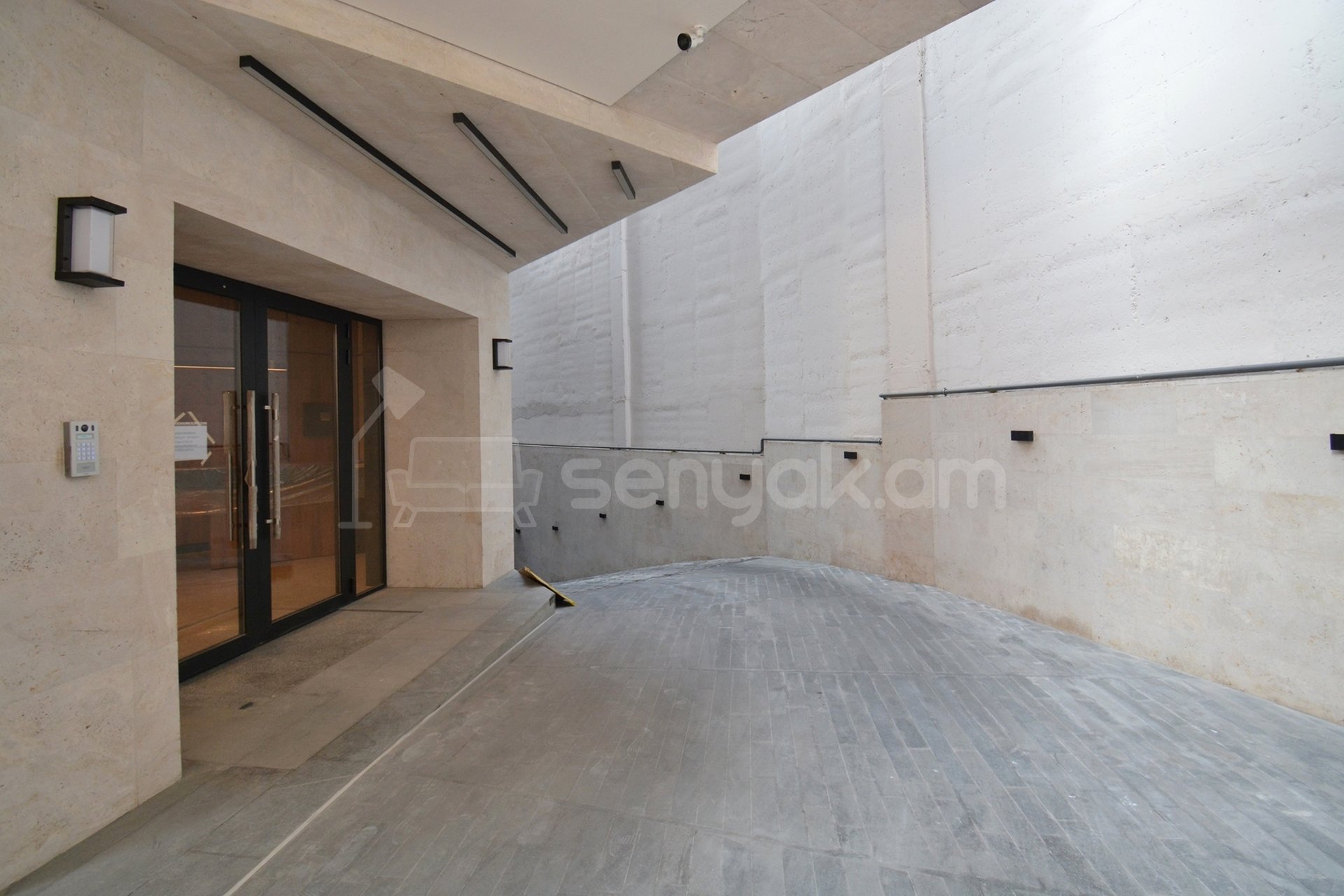 Նորակառույց Առևտրի Տարածք, 320քմ