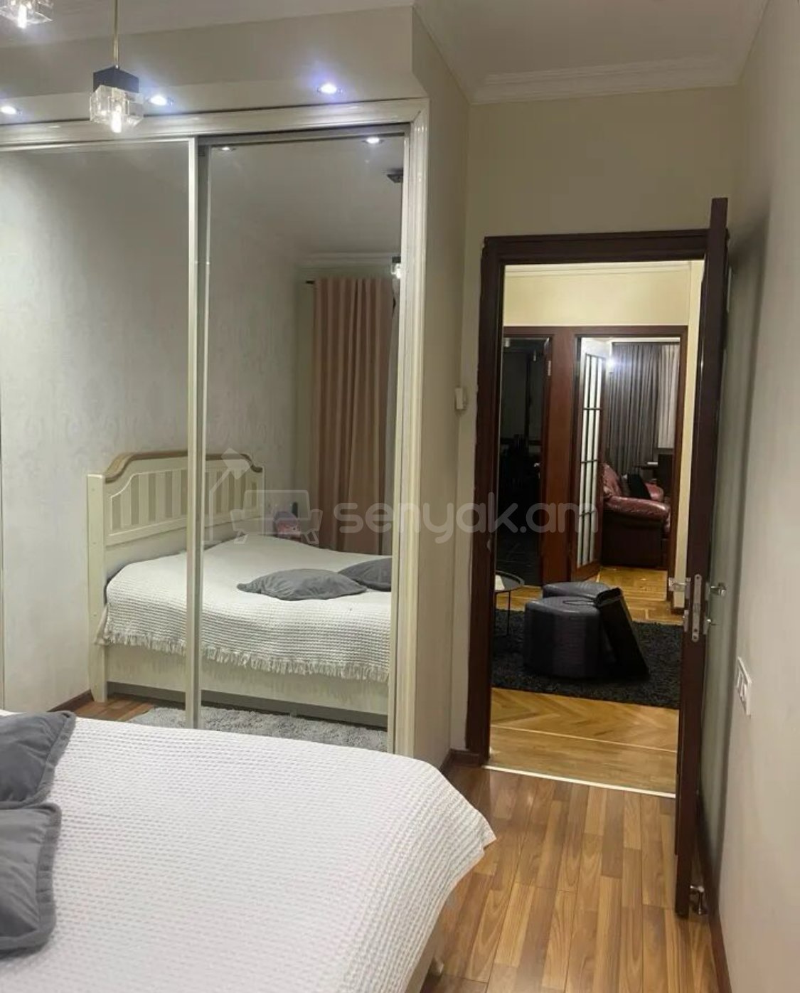 3 Սենյականոց Բնակարան Քարե Շենքում, 80քմ, 2/5 հարկ, Կապիտալ Վերանորոգված