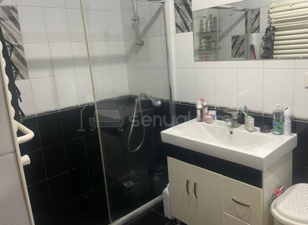 3 Սենյականոց Բնակարան Քարե Շենքում, 80քմ, 2/5 հարկ, Կապիտալ Վերանորոգված