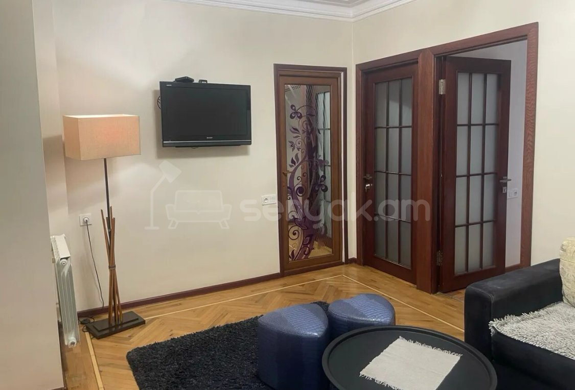 3 Սենյականոց Բնակարան Քարե Շենքում, 80քմ, 2/5 հարկ, Կապիտալ Վերանորոգված