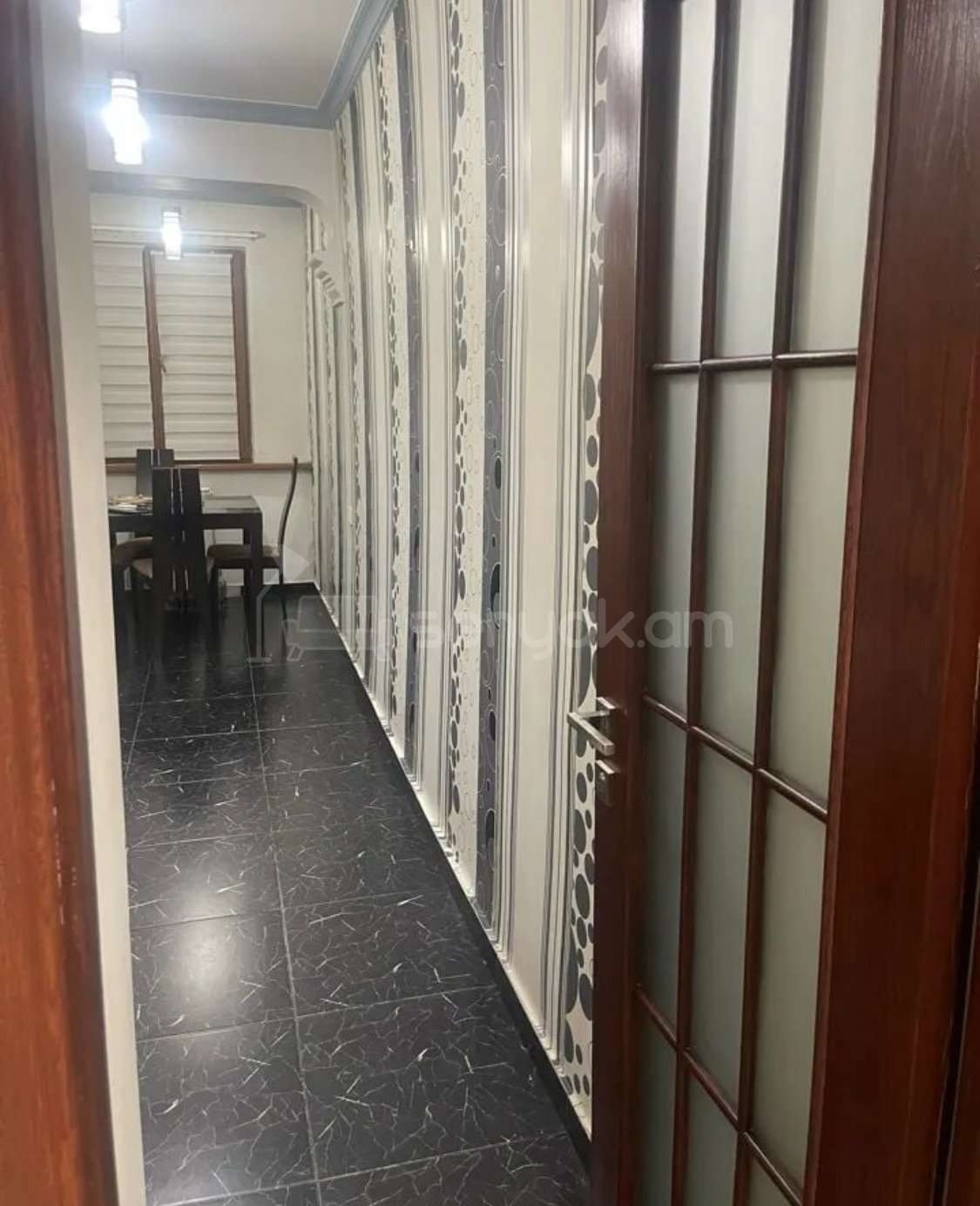 3 Սենյականոց Բնակարան Քարե Շենքում, 80քմ, 2/5 հարկ, Կապիտալ Վերանորոգված