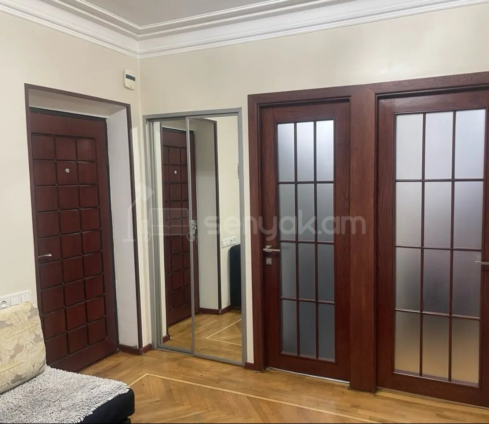 3 Սենյականոց Բնակարան Քարե Շենքում, 80քմ, 2/5 հարկ, Կապիտալ Վերանորոգված