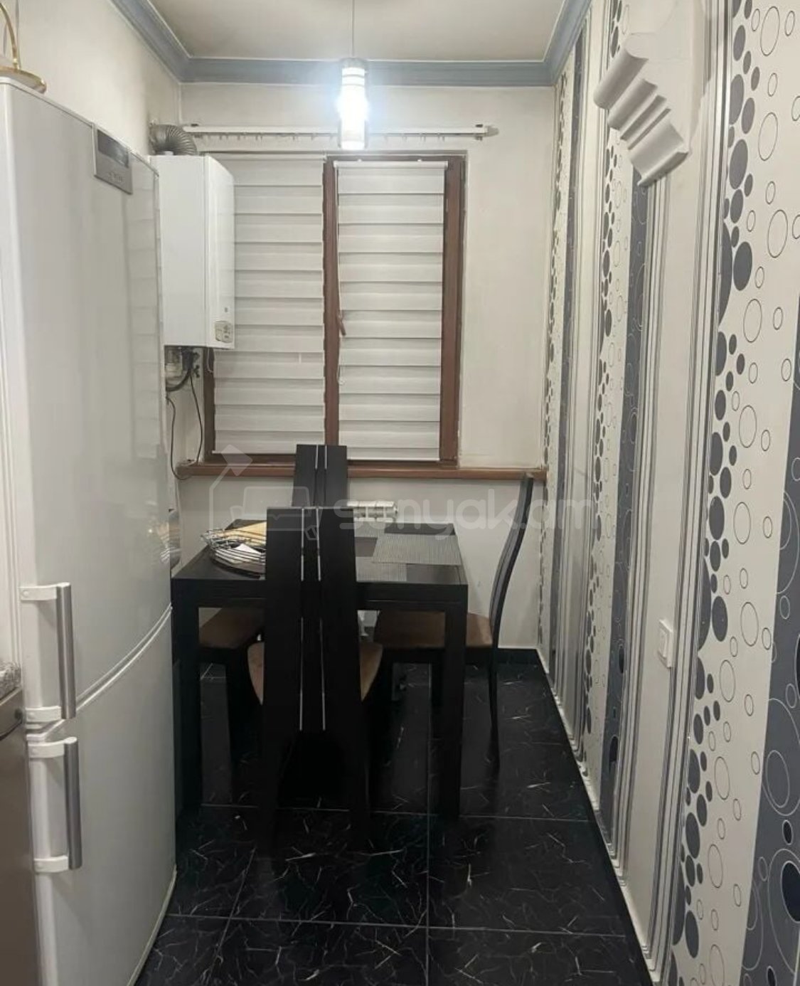 3 Սենյականոց Բնակարան Քարե Շենքում, 80քմ, 2/5 հարկ, Կապիտալ Վերանորոգված