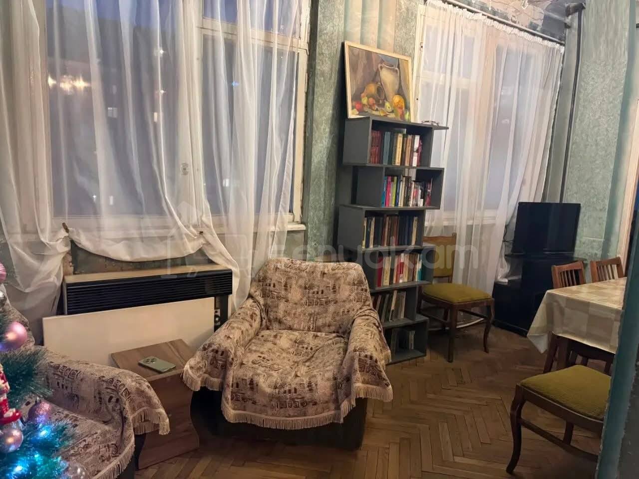 3 Սենյականոց Բնակարան Քարե Շենքում, 70քմ, 5/5 հարկ, Պետական Վիճակում