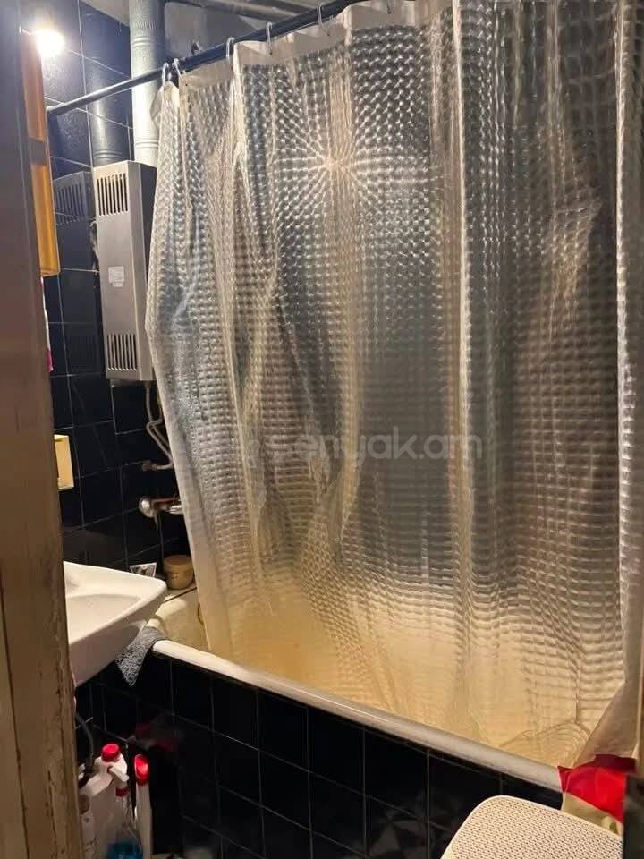 3 Սենյականոց Բնակարան Քարե Շենքում, 70քմ, 5/5 հարկ, Պետական Վիճակում