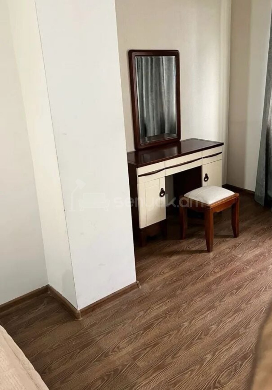 2 Սենյականոց Բնակարան Քարե Շենքում, 56քմ, 4/5 հարկ, Դիզայներական Վերանորոգված