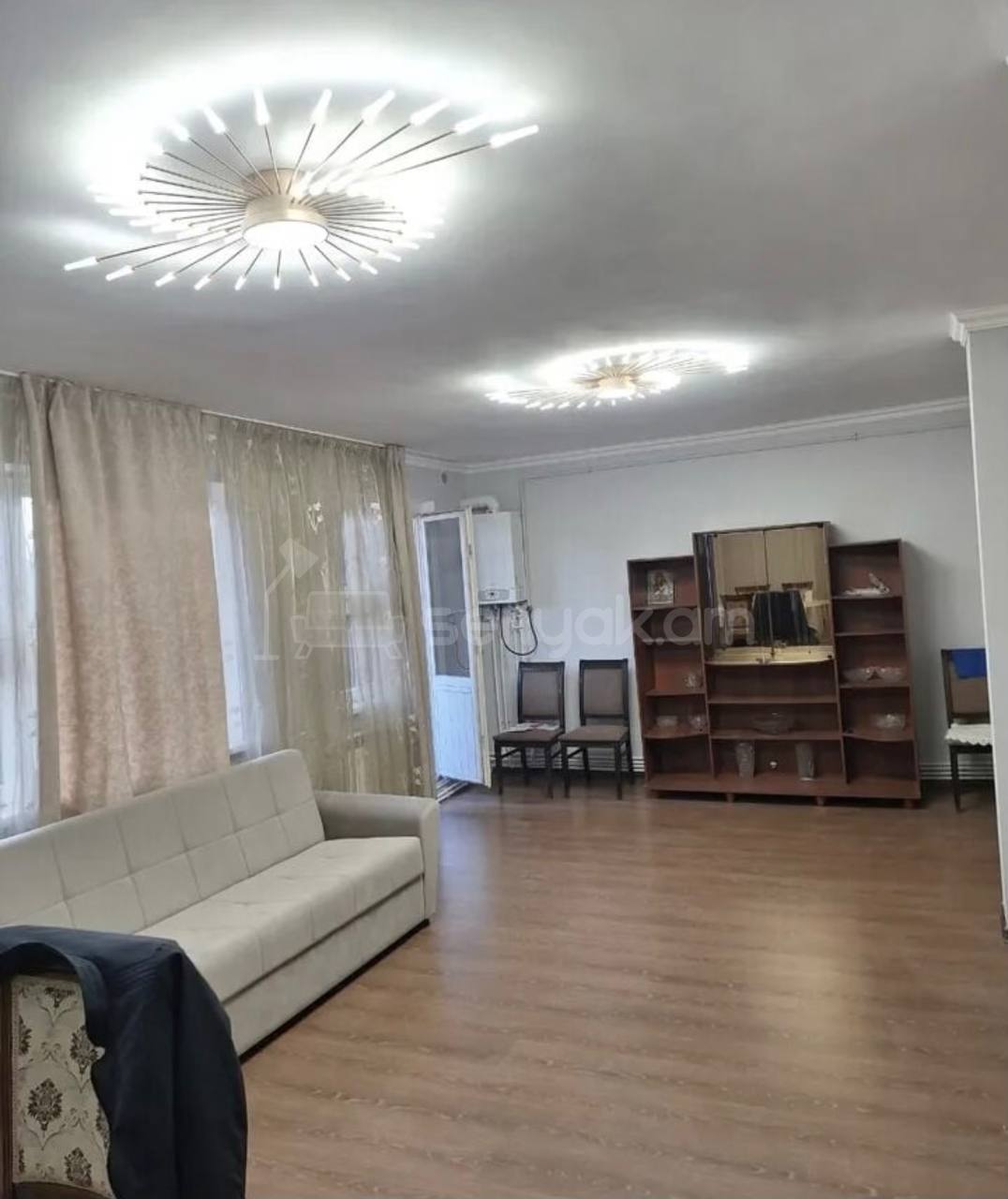 4 Սենյականոց Բնակարան Քարե Շենքում, 120քմ, 3/4 հարկ, Կապիտալ Վերանորոգված, Կահավորված, Արևկող