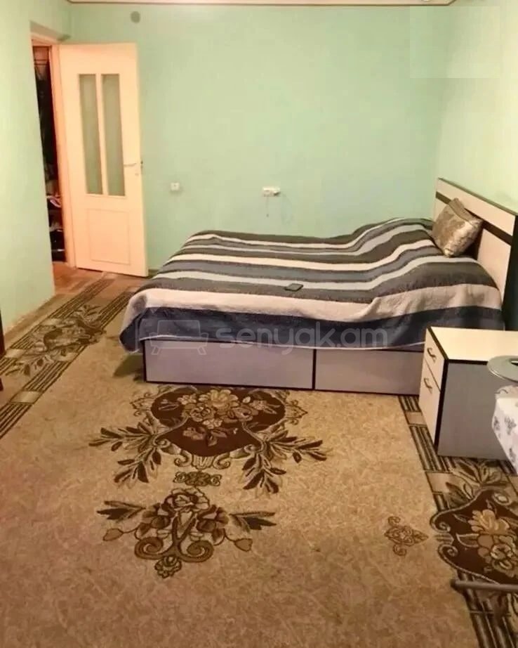 3 Սենյականոց Բնակարան Քարե Շենքում, 94քմ, 3/4 հարկ, Նորմալ Վիճակում