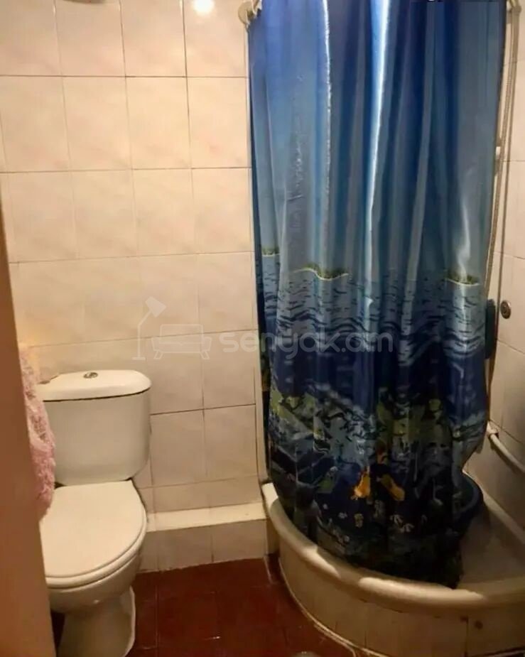 3 Սենյականոց Բնակարան Քարե Շենքում, 94քմ, 3/4 հարկ, Նորմալ Վիճակում