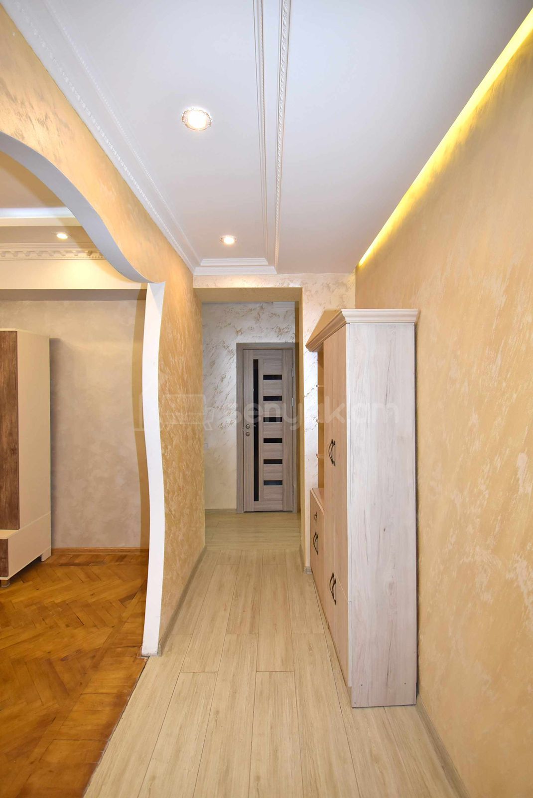 2 Սենյականոց Բնակարան, 75քմ, 2/9 հարկ, Կապիտալ Վերանորոգված, Կահավորված, Արևկող