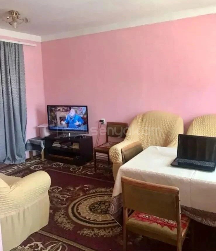 3 Սենյականոց Բնակարան Քարե Շենքում, 91քմ, 3/4 հարկ, Պետական Վիճակում