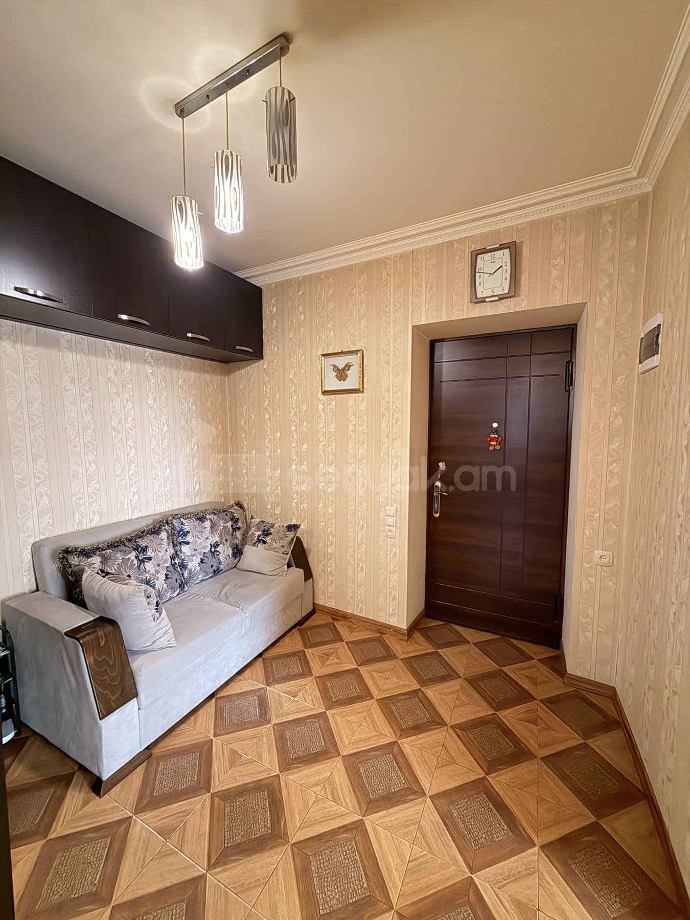 3 Սենյականոց Բնակարան Քարե Շենքում, 60քմ, 2/5 հարկ, Կապիտալ Վերանորոգված