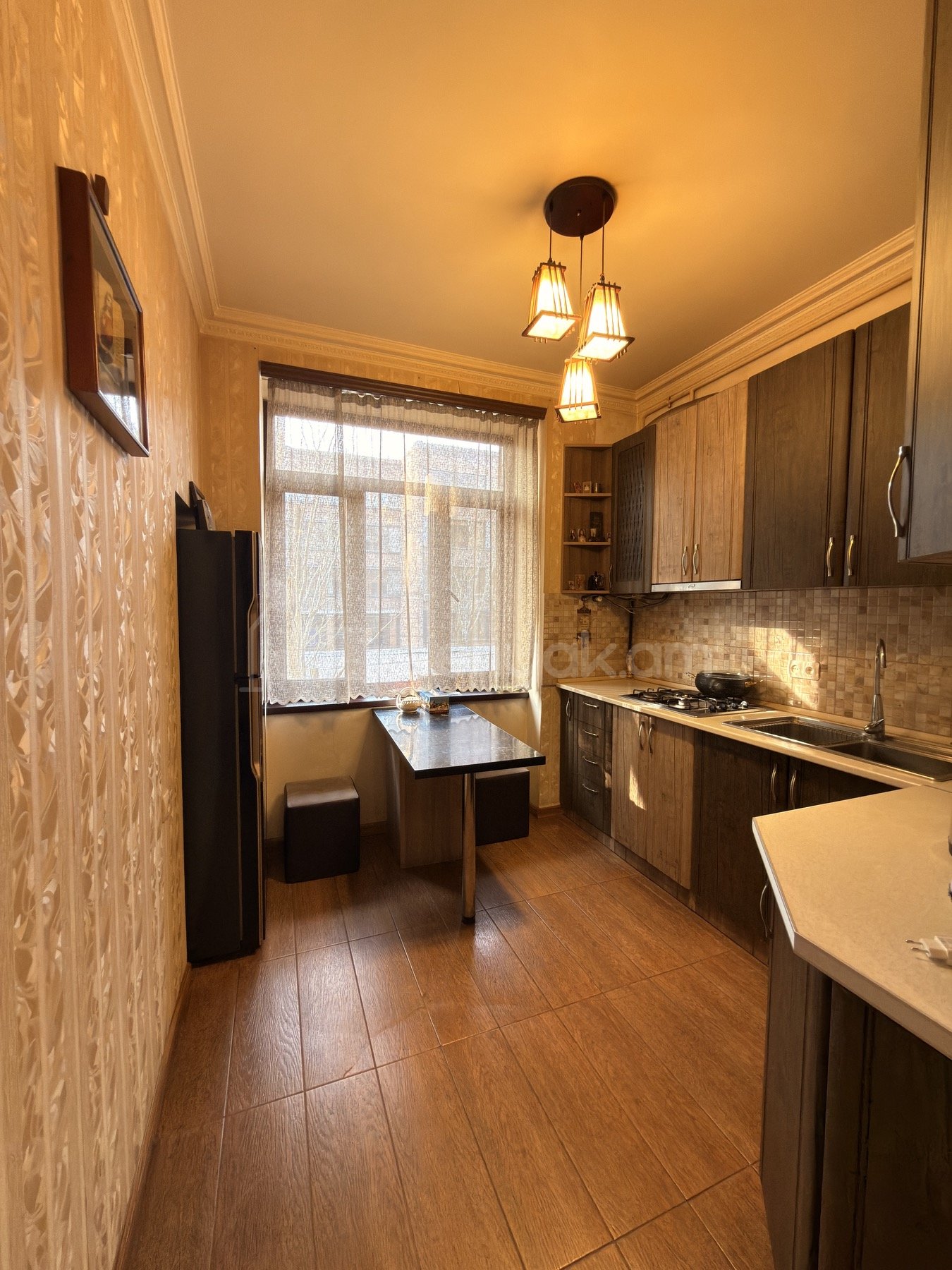 3 Սենյականոց Բնակարան Քարե Շենքում, 60քմ, 2/5 հարկ, Կապիտալ Վերանորոգված