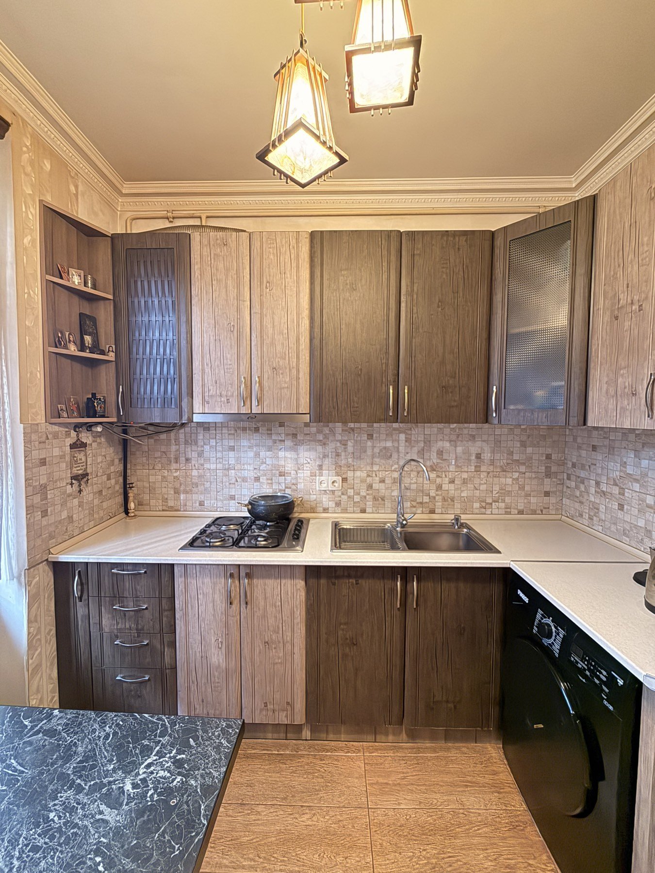 3 Սենյականոց Բնակարան Քարե Շենքում, 60քմ, 2/5 հարկ, Կապիտալ Վերանորոգված