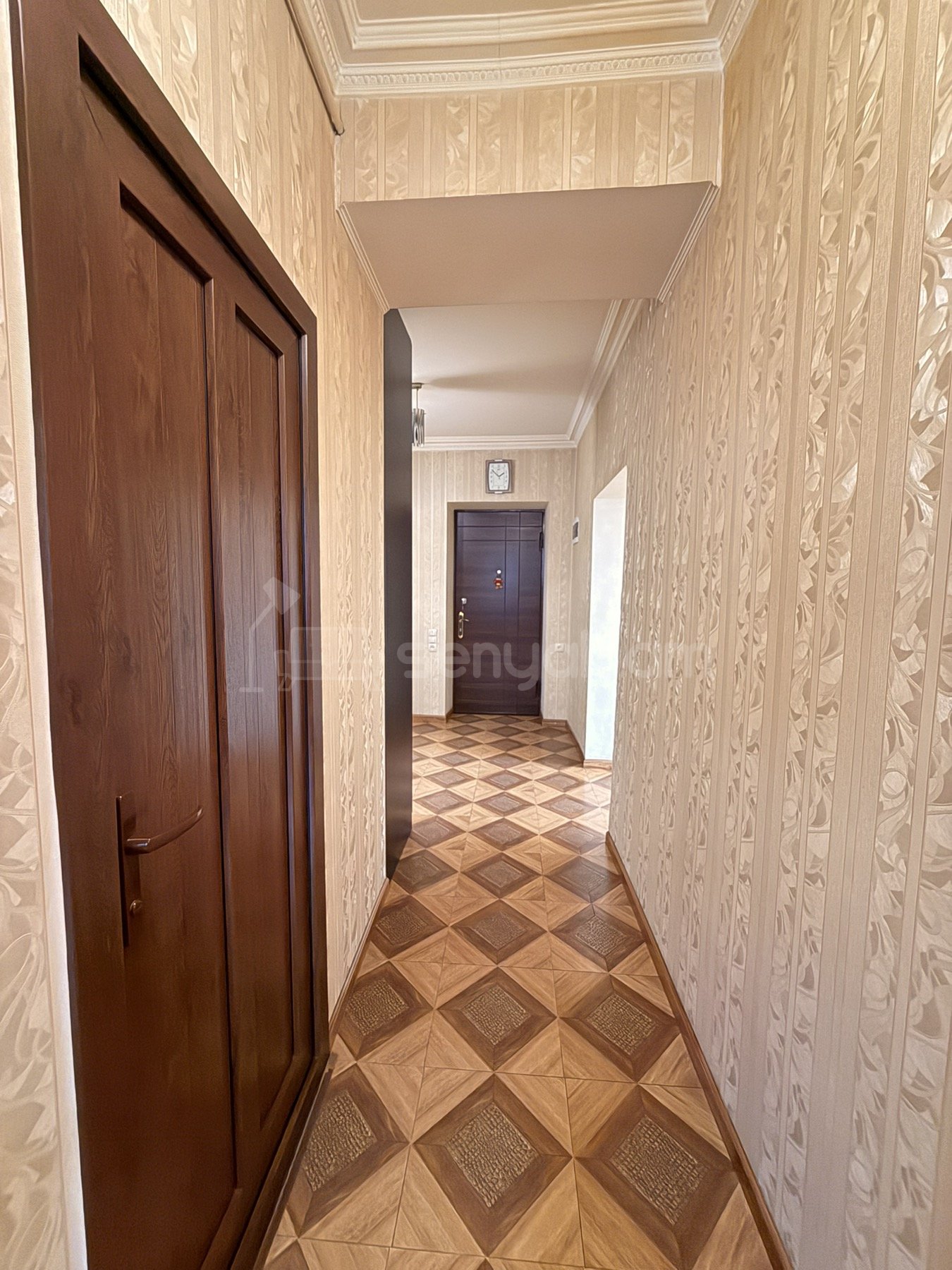 3 Սենյականոց Բնակարան Քարե Շենքում, 60քմ, 2/5 հարկ, Կապիտալ Վերանորոգված